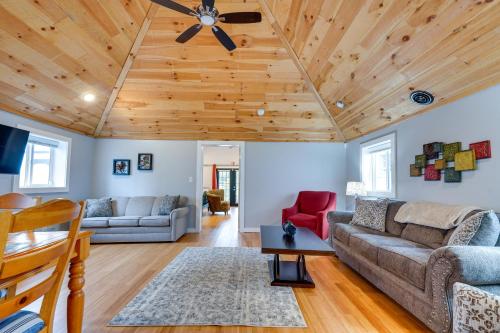 Cozy Ohio Home with Patio and Buckeye Lake Access! in Hebron, USA