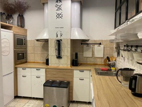 廚房, Hostel Numero Trece - Albergue Juvenil - FREE towels, coffee & tea, remote check-in in 阿利坎特市中心