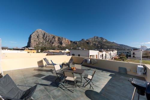 Apartment with Terrace image 3