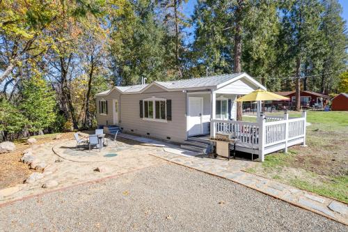 Cozy Placerville Cottage with Pool on Livestock Farm