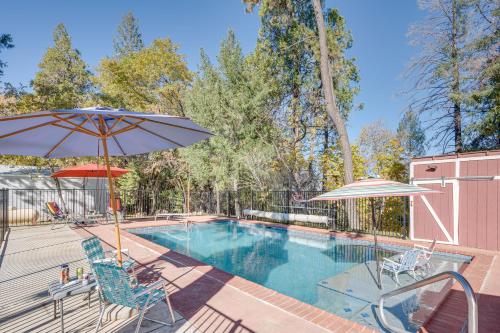 Cozy Placerville Cottage with Pool on Livestock Farm