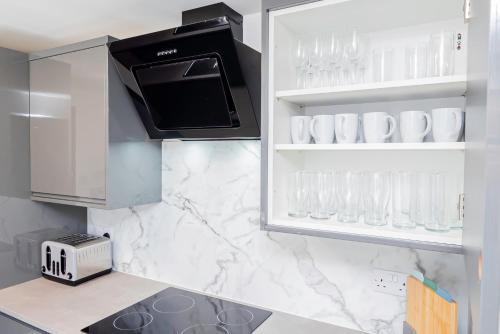 Contractors 8beds Off Road Vanparking 3 Bathrooms in Swaythling