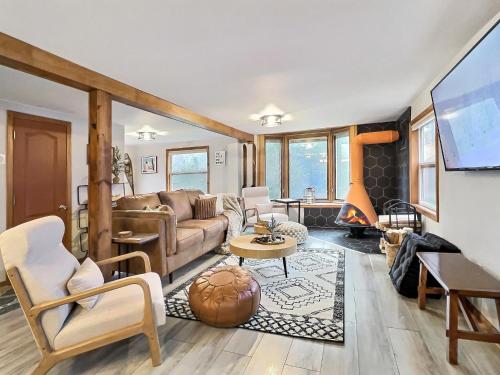 Maples Retreat - 2 Acres - Fireplace