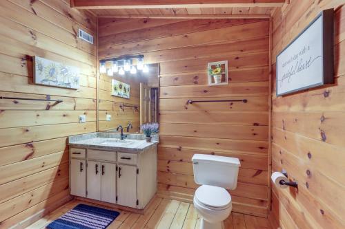 Treetop Cabin with Incredible Views and Hot Tub! - image 7