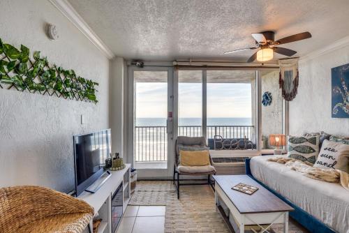 Top-Floor Beach Condo with 2 Oceanfront Balconies! - image 11
