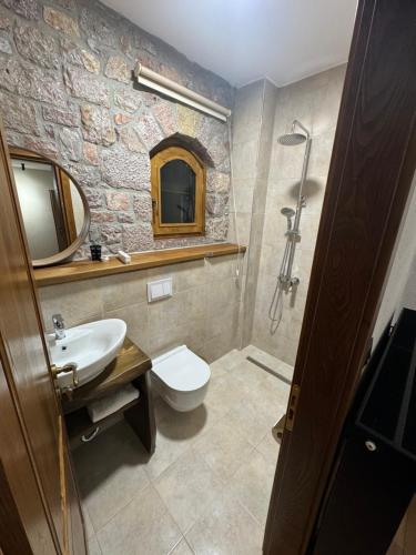 510746747 Hotel Ambassador Voskopojë