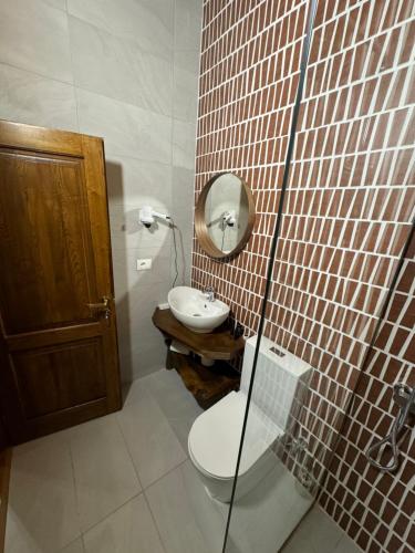 510748971 Hotel Ambassador Voskopojë