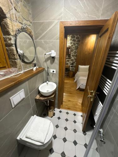 510750696 Hotel Ambassador Voskopojë