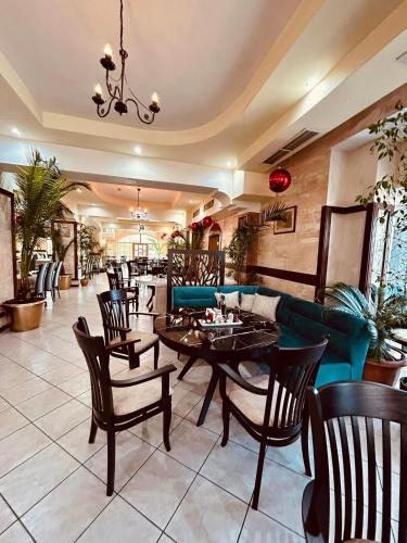 Meatsa Hotel - image 13