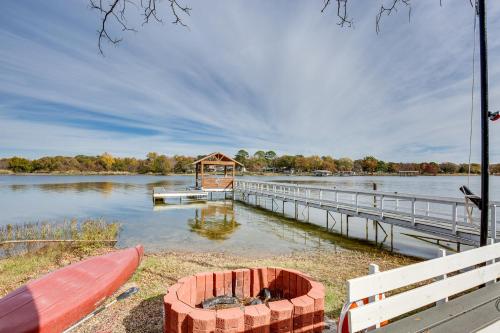 Waterfront Retreat with Dock on Lake Tawakoni!