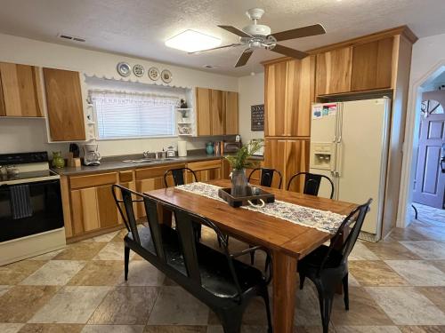 The Jailer's Cottage * Entire Home * Sleeps 12 in สปริงซิตี้ (ยูท่าห์)