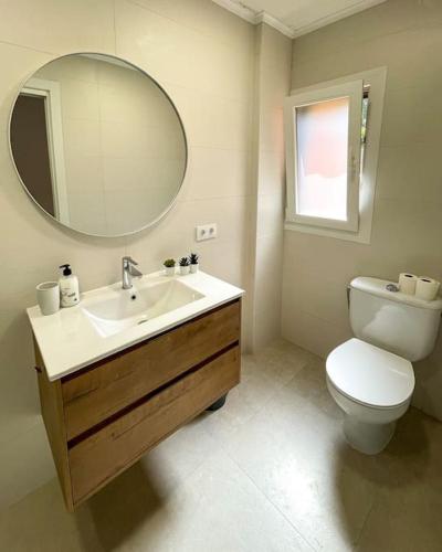 One-Bedroom Apartment image 4