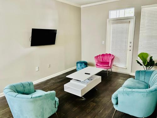 Heartbeat Of ATL- Gated Community, Pool, Gym, and much more! in Atlanta, USA