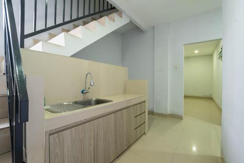 KELOWNA DWIWARNA RESIDENCE in Mangga Dua