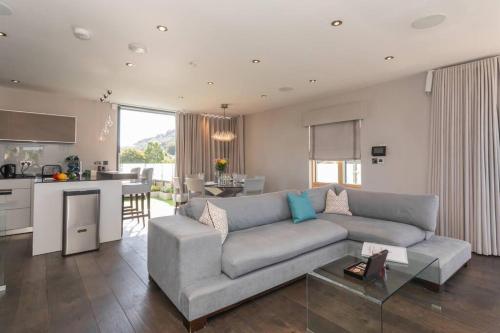 Stylish Penthouse Apartment With Hot Tub, Bath (photo 2)
