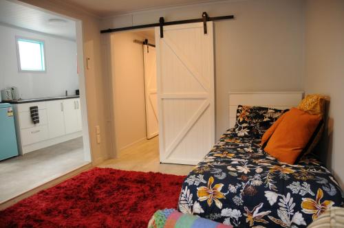 ห้องส่วนกลางสำหรับนั่งเล่น/ดูทีวี, Nights on Broadway - The APARTMENT in มาทามาทา