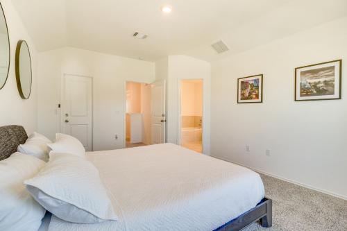 Laptop-Friendly Del Valle Retreat with Patio and Yard!