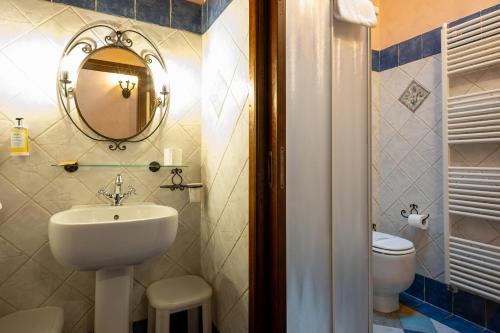 Deluxe Double Room with Shower image 10