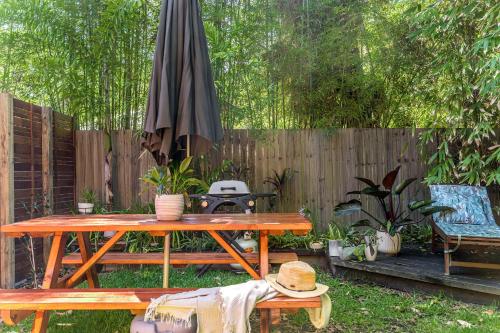 Light Filled Modern Specious Home, Pet friendly in a beautiful area of Byron Bay, short stroll to town