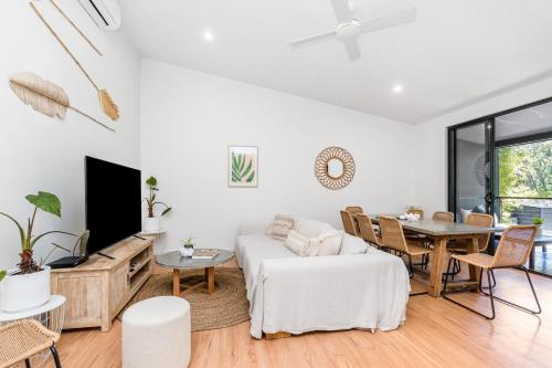 Light Filled Modern Specious Home, Pet friendly in a beautiful area of Byron Bay, short stroll to town