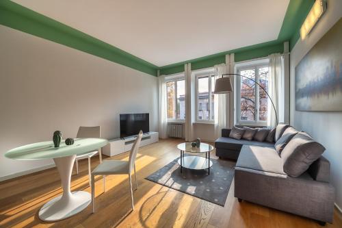 Santa Sofia Home, Милан