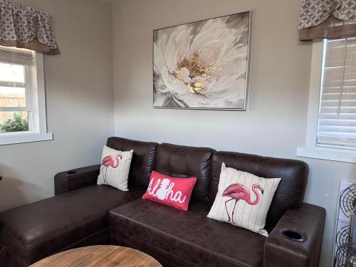 TG Craft Cottage fully fenced yard w private parking in Richmond, USA