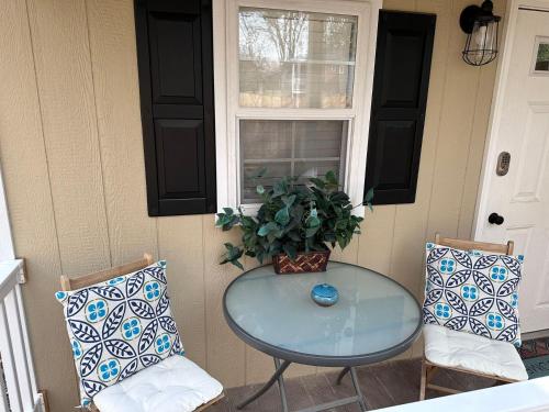 TG Craft Cottage fully fenced yard w private parking near Richmond Gyermek Múzeum