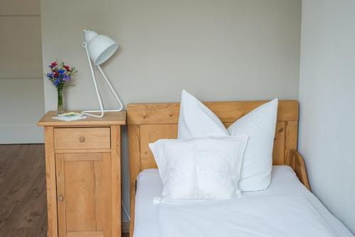 1 twin bed