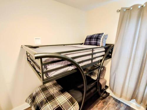 Duplex Lakeview A - 10 Minutes to Oaklawn Racing & Gaming