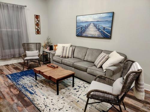 Duplex Lakeview A - 10 Minutes to Oaklawn Racing & Gaming