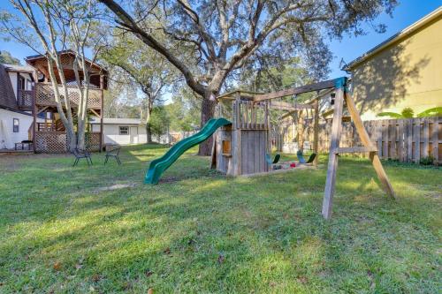 Family-Friendly Duplex 6 Mi to Fort Walton Beach!