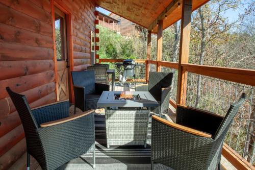 Luxe Lodge View Heated Pool Hot Tub Games in Sevierville, USA