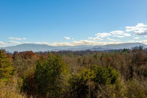 Luxe Lodge View Heated Pool Hot Tub Games in Sevierville, USA