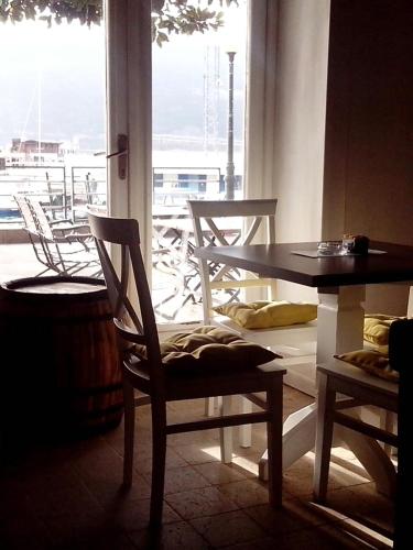 Restoran, Stanica B&B in Herceg Novi