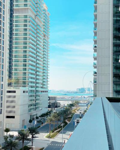 YOUR STAY APARTMENTS Luxury Beachfront Living, Dubaj