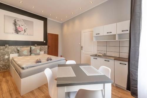 Queen Apartments