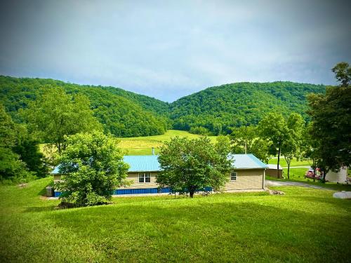Exterior view, Country views and hikes. in Rogersville (TN)