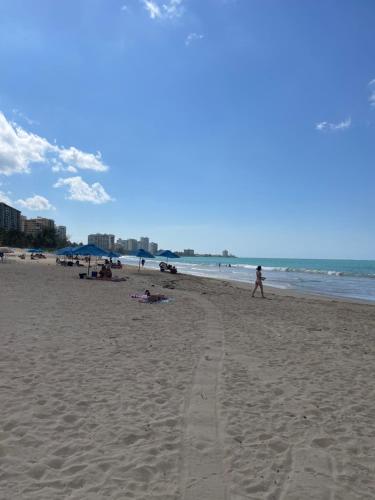 Beach Front Condo in Isla Verde! - image 2