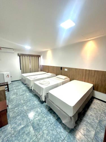 4 twin beds