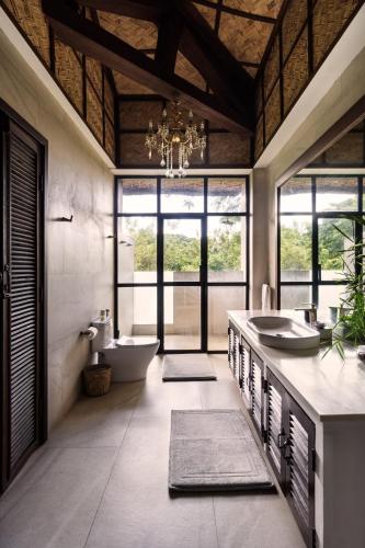 The Red Hen Homestead in Dumuclay