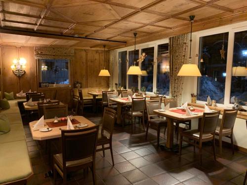 อาหารและเครื่องดื่ม, Zum Turm - Apartments und Gästezimmer (Zum Turm - Apartments und Gastezimmer) in โอเบอราเมอเกา