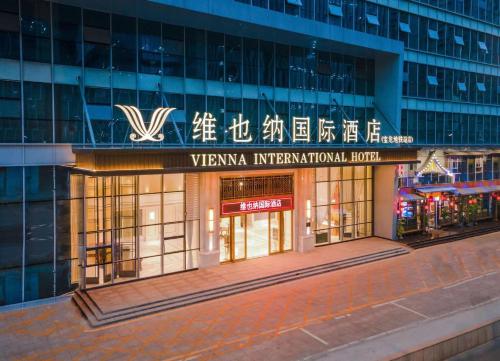 Vienna International Hotel Shenzhen Baolong subway Station branch