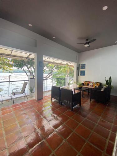 Shared lounge/TV area, MONTECRISTO in Laguna
