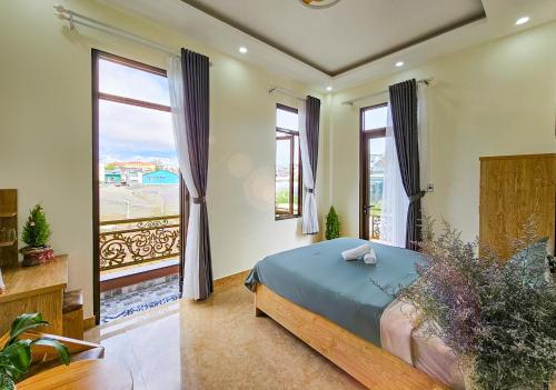 Queen Room with Balcony room in Mai Diamond Hotel