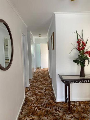 Comfy 3 bedroom house 15min from airport and Melbourne CBD