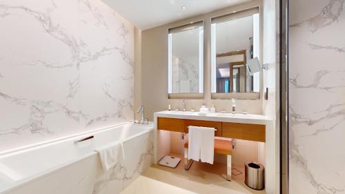 Primestay - Address Residences Opera T2 2BR Downtown - image 10