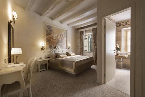 heritage hotel life palace