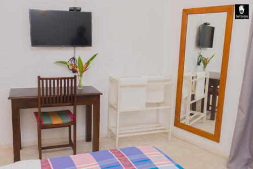 Standard Double Room with Garden View image 3