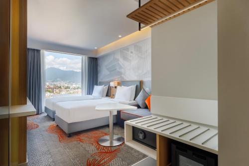 Standard Twin Room image 10