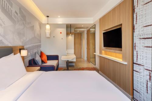 Standard Queen Room image 10